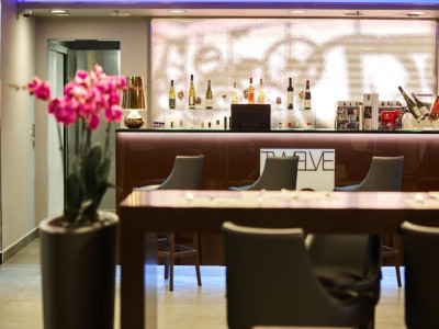 12 REVAY HOTEL — снимка 3