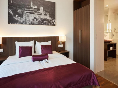 12 REVAY HOTEL — снимка 6