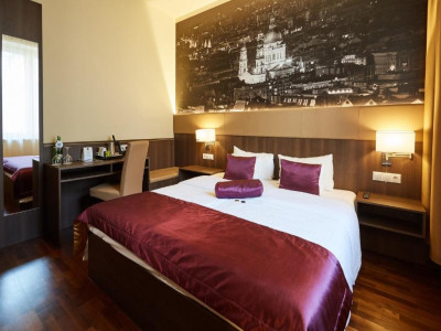 12 REVAY HOTEL — снимка 8