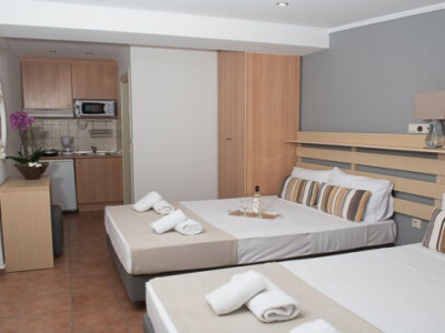 AMMOS BEACH SEASIDE LUXURY SUITES — снимка 5