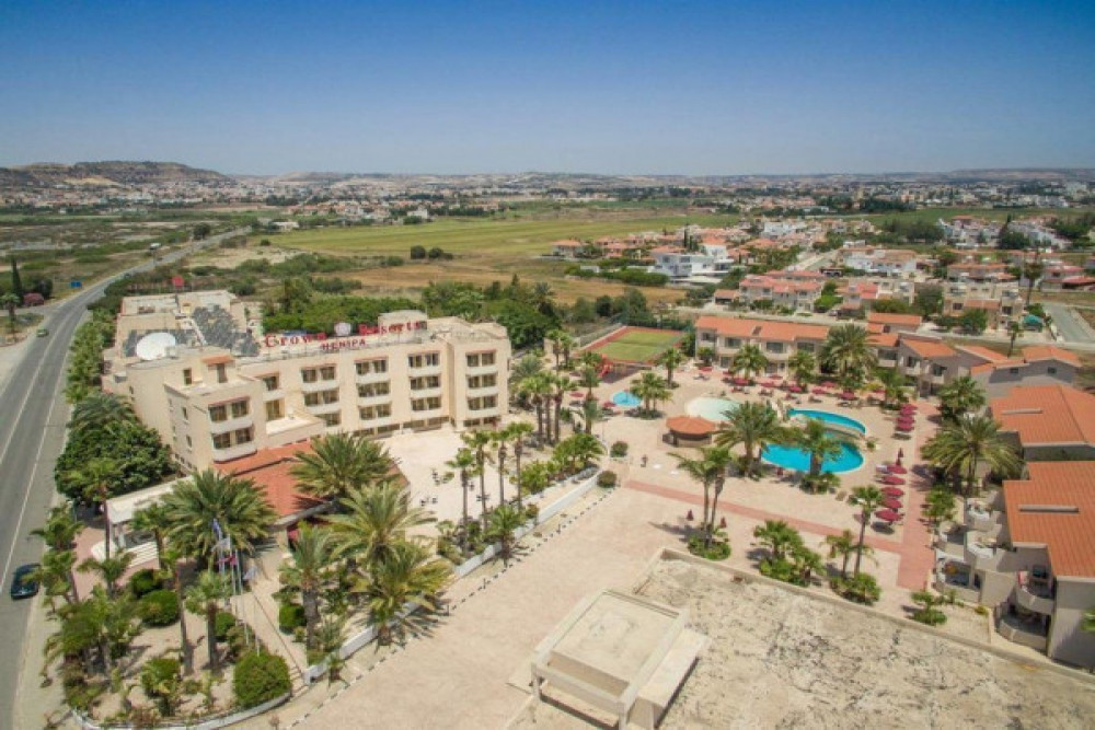 CROWN RESORT HENIPA HOTEL — снимка 2