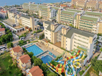 CRYSTAL WATERWORLD RESORT AND SPA — снимка 2