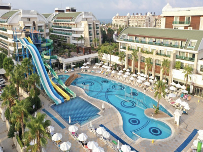CRYSTAL WATERWORLD RESORT AND SPA — снимка 4