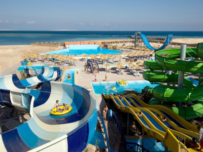 TITANIC BEACH RESORT & AQUAPARK — снимка 2
