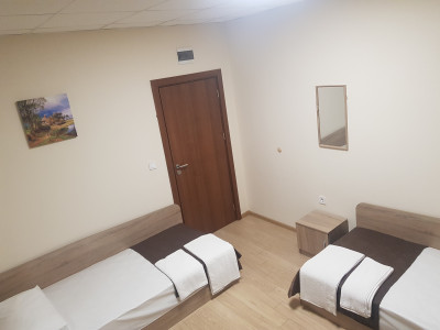 TWAIN APART AND ROOMS — снимка 4