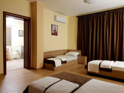 TWAIN APART AND ROOMS — снимка 7